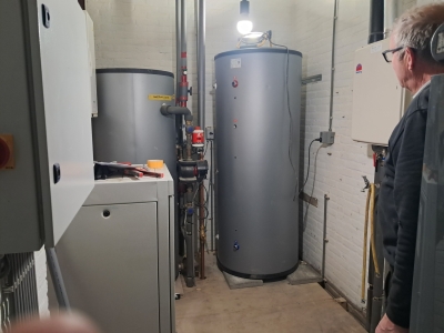 13 april Extra warmwaterketel t.b.v. douches beneden