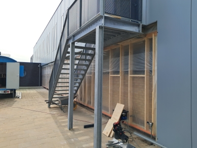 15 april Frames aan kantinezijde gereed
