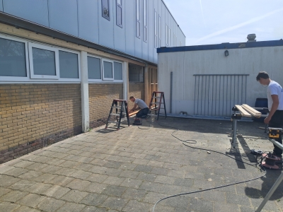 17 april Voortgang frames zijde parkeerterrein