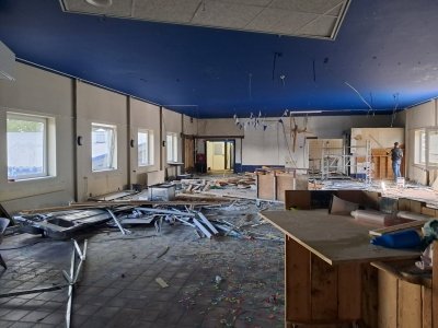 12 september Sloop oude kantine in volle gang