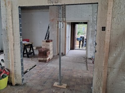 20 oktober Kozijn verwijderd, muur in aantocht