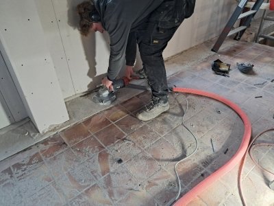 28 november Egaliseren betonrand t.b.v. tegelwerk