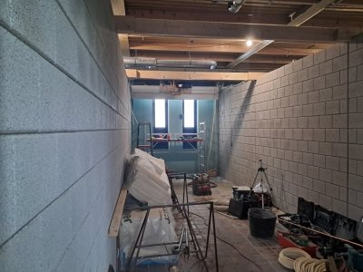 12 december Nog 2 kleedkamers te gaan met regeling douches