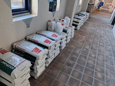17 december Materiaal om vloer te egaliseren aangeleverd