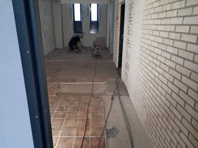 23 december Plavuizen opruwen tbv tegelwerk