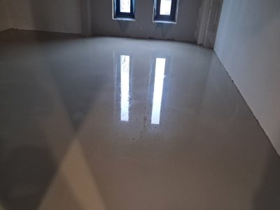 23 december Vloer ge&euml;galiseerd voor tapijtafwerking