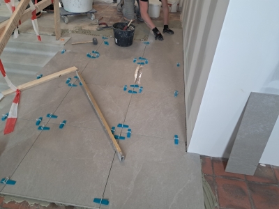 29 januari Eerste tegels gangvloer