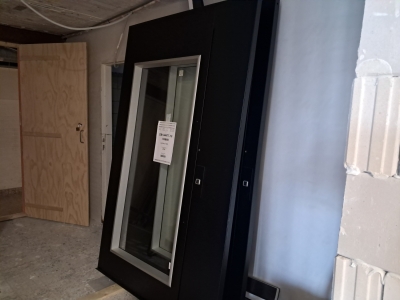 30 januari Onderdelen voor lift aangeleverd