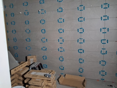 3 februari Laatste douchewanden (kleedkamer 16)