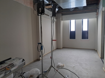 13 februari Laatste kleedkamer geschilderd