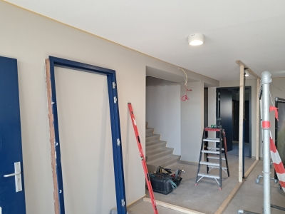 25 februari Entreehal in de verf