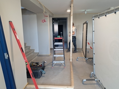 25 februari Opbouw tijdelijke afsluiting entreehal