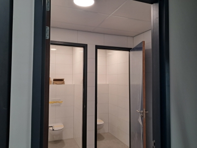 25 maart Laatste verlichtingsarmaturen geplaatst