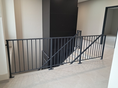 27 maart Beveiliging trap geplaatst