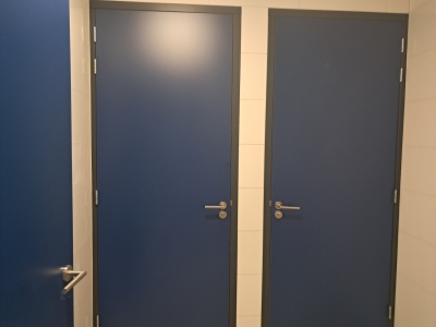 10 april Laatste deur ingehangen