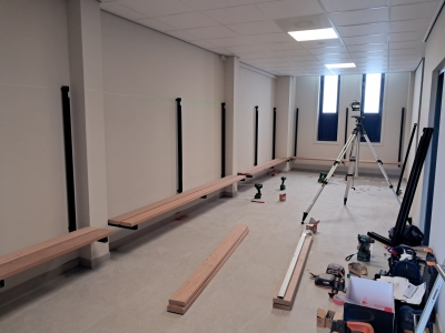 15 april Meubilair kleedkamer 16